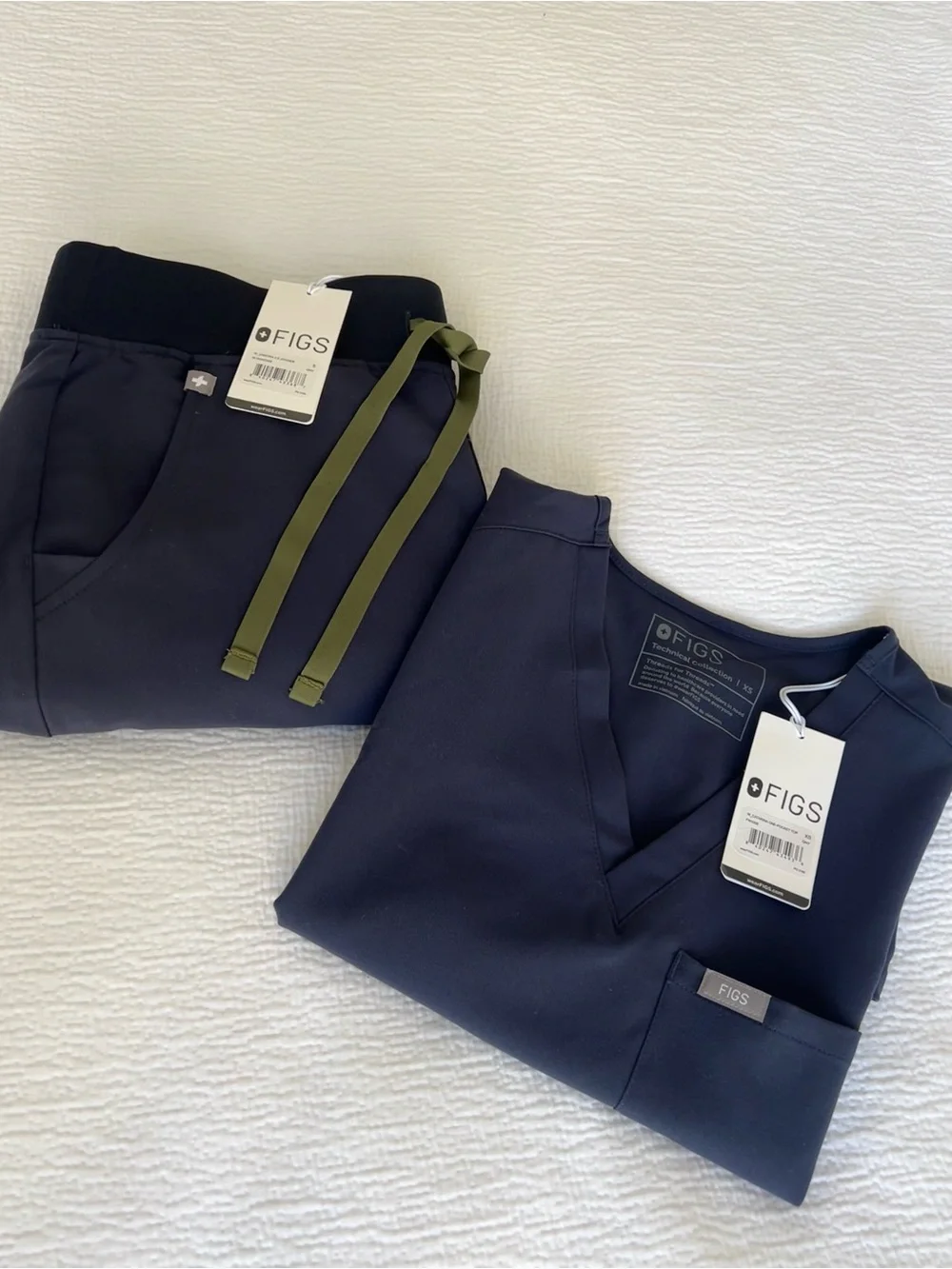 NWT FIGS Quiet Navy Scrub Set XS Top / S Zamora Jogger Pants - Picture 1 of 15